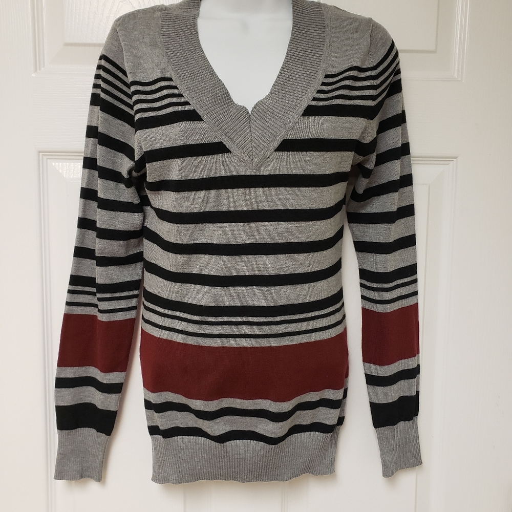 V neck, Medium, sweater, black, gray, red, stripes
